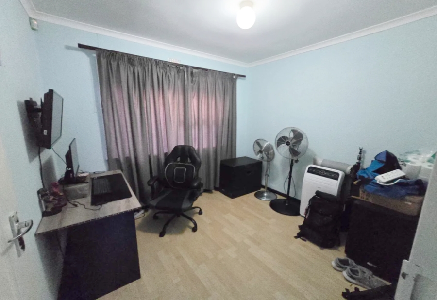 To Let 4 Bedroom Property for Rent in Bellville South Western Cape
